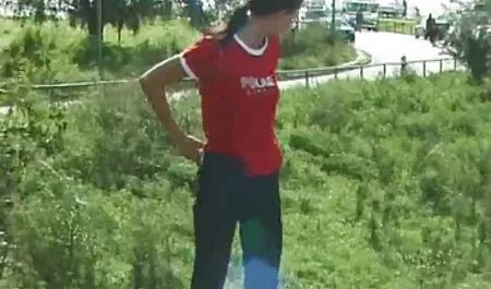黒い乳首は、バーテンダータップで動作します 女性 エロ マッサージ 動画