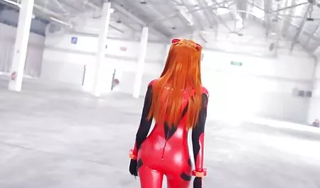 彼女の彼氏のためのマッサージを取る 女性 マッサージ 師 動画