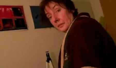 若いです学生処罰のために喫煙でバスルーム 女性 マッサージ 師 の エロ 動画