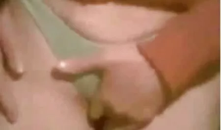 AJアップルゲートの喜びがソファになったところ 女性 マッサージ 師 の 動画