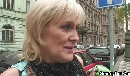 レンズの前で恥知らずに血を吸う男たちがたくさん 女性 マッサージ 師 動画