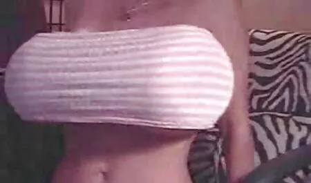 チェコの路上で混乱してトップレスの男 えろ 女 マッサージ 師