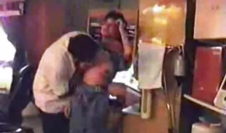 仕事の過程で、ストリッパーはお互いを満足させ始めました 女性 マッサージ 師 動画