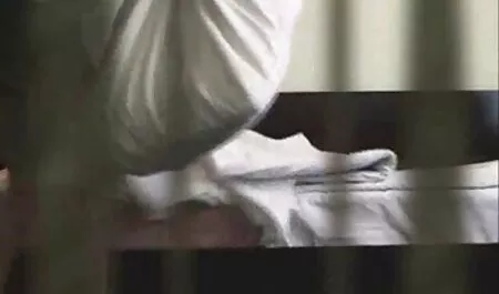 年金受給者は黒い白鳥で犯されました 女 マッサージ 師 エロ