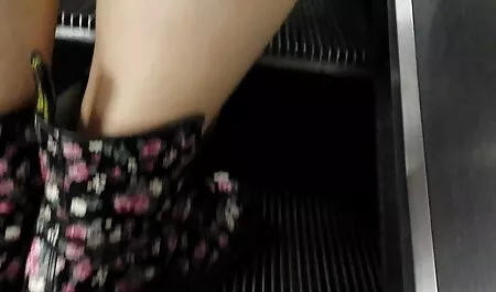 ブルネットmasturbates彼女の滑り 女性 無料 動画 マッサージ